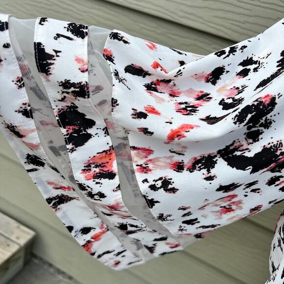 Women’s blouse, V neck, bell sleeves, Women's size 3X - Picture 3 of 6